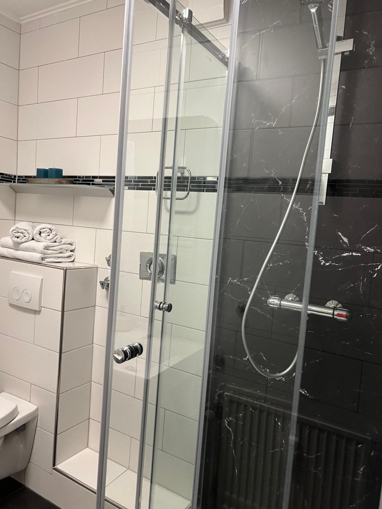 Vicky'S Ferienwohnung Am Friedheim Flensburg Exteriör bild